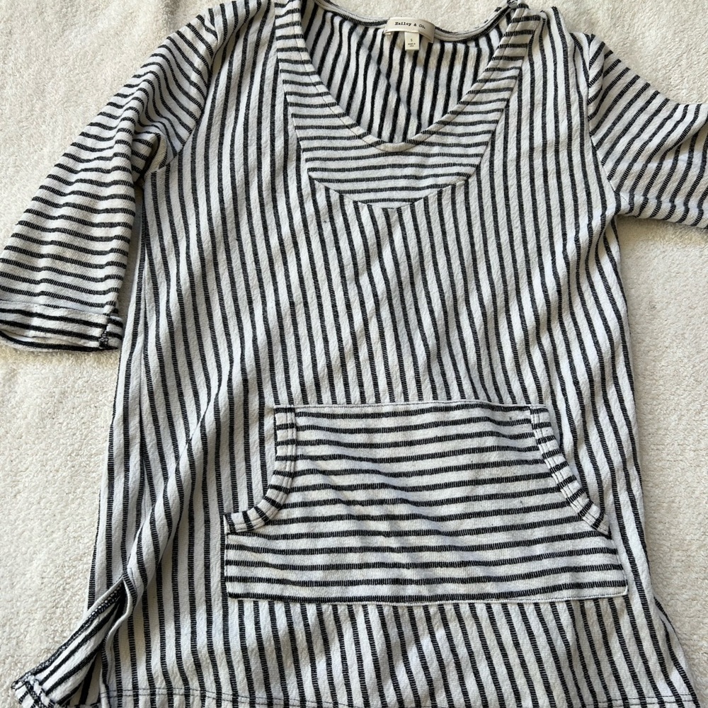 Hailey & Co. Top - Picture 2 of 4